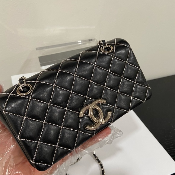 Rare and Limited Edition🔥🔥 Chanel diamond Quils - Picture 3 of 13